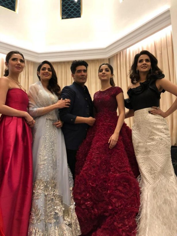 Sridevi, Manish Malhotra, Mawra Hocane, Mahira Khan, Saba Qamar at Masala Awards in Dubai
