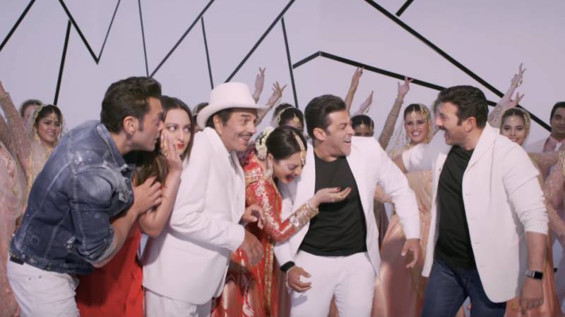 Bobby Deol, Sonakshi Sinha, Dharmendra, Rekha, Salman Khan and Sunny Deol in Rafta Rafta song from Yamala Pagala Deewana Phir Se