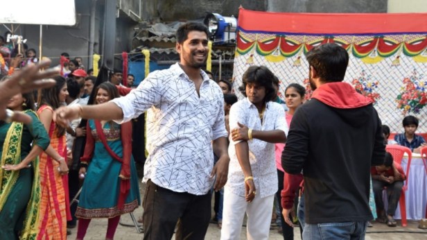 Salman Society’s first song ‘Party Dananli’ shot in Mumbai