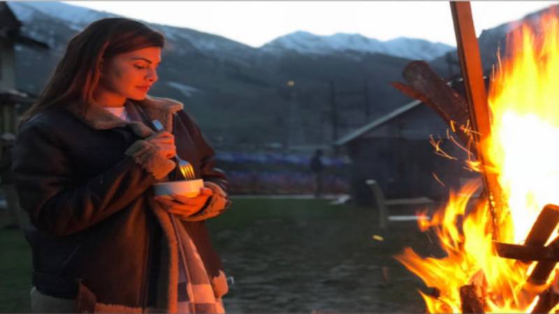 Jacqueline Fernandez post pack up stories from Race 3