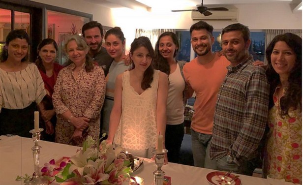 Kunal Kemmu with family