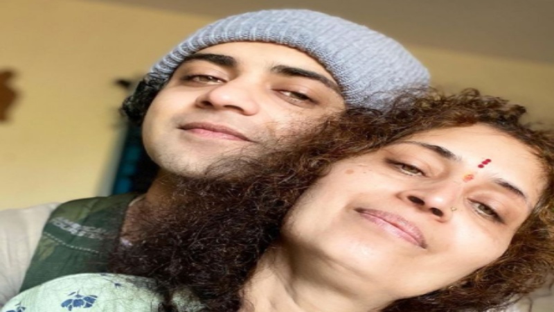 Sumedh Mudgalkar with his mother