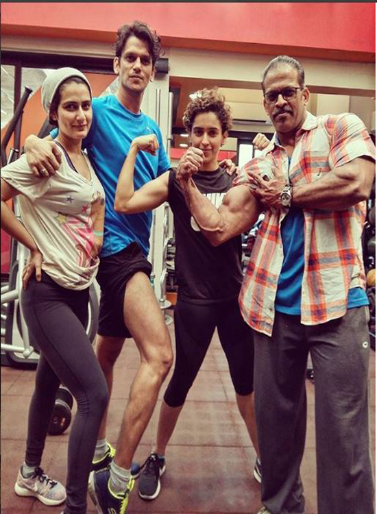 Vijay Varma with the Dangal girls - Sanya Malhotra- Fatima Sana Shaikh