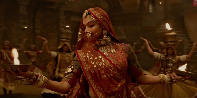Deepika Padukone dancing on Ghoomar Song in Padmavati