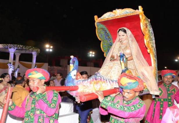 Bride Pooja Welling making grand entry in Palki