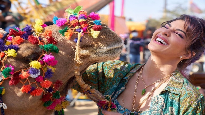 Jacqueline Fernandez on sets of Bachchan Pandey