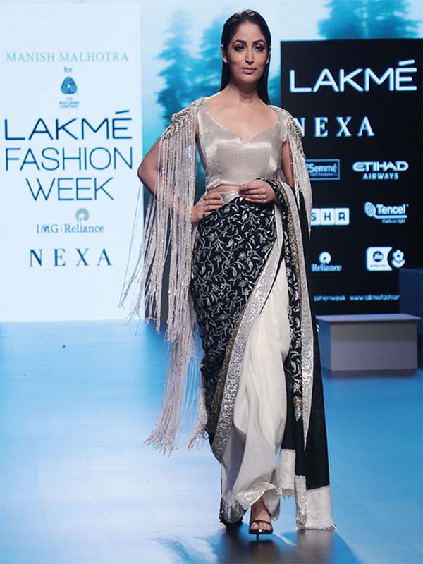 Yami Gautam in Lakme fashion week wearing Manish Malhotra's designer Saree