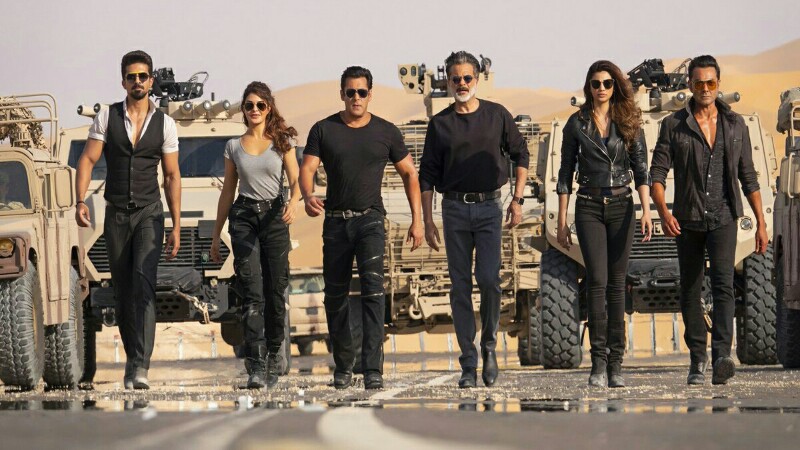Race 3 cast- Saqib Saleem, Jacqueline Fernandez, Salman Khan, Anil Kapoor, Daisy Shah and Bobby Deol,