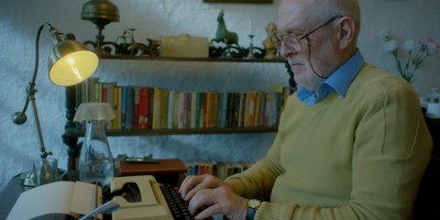 Tom Alter in The Black Cat