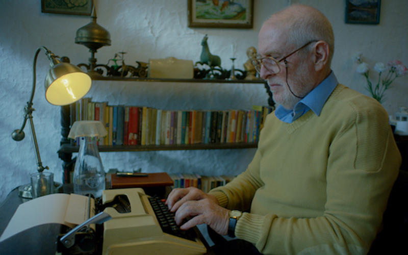 Tom Alter in The Black Cat