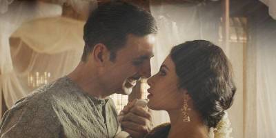 Naino Ne Baandhi - Gold song starrig Akshay Kumar and Mouni Roy,