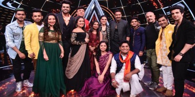 Kajol and Ajay Devgn with the team of 'Indian Idol'