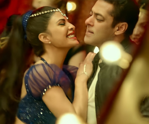Jacqueline Fernandez and Salman Khan in Dil De Diya song