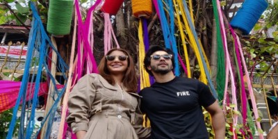 Anushka Sharma and Varun Dhawan Iconic Mumbai Spots