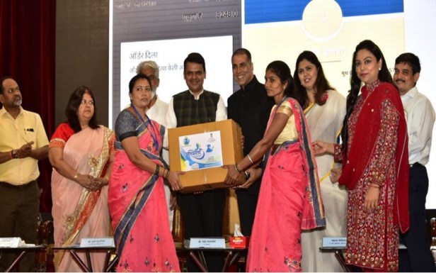 Akshay Kumar and Chief Minister of Maharashtra Devendra Fadnvis at launch of Asmita initiative