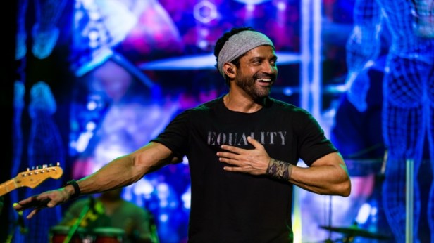 Farhan Akhtar performing at Lalkaar Concert