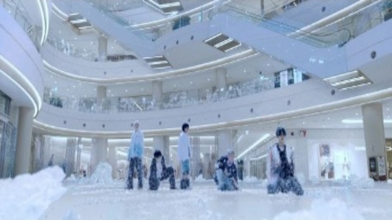 TOMORROW X TOGETHER's The Chaos Chapter-Freeze