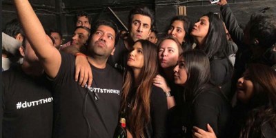Ranbir Kapoor with team of Dutt Biopic, wraps with a bang!