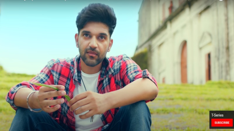 Guru Randhawa and Urvashi Rautela in Doob Gaye song