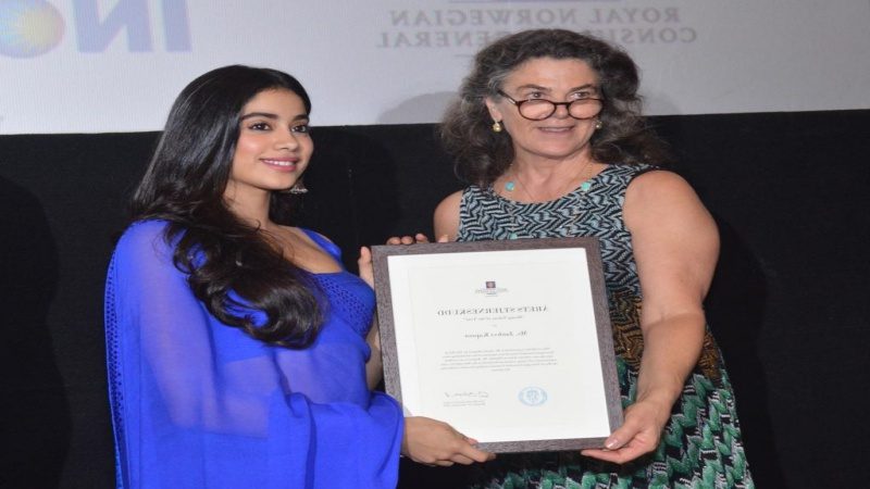 Janhvi Kapoor receiving Shooting Star of the Year award