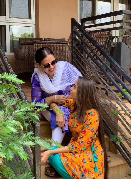 Aasiya Kazi with her mother