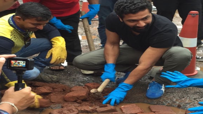 Vicky Kaushal fills potholes in Mumbai