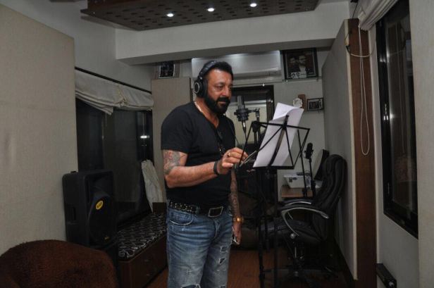 Sanjay Dutt Singing Jai Mata Di 1.jpg