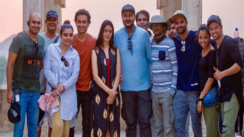 Loveratri team