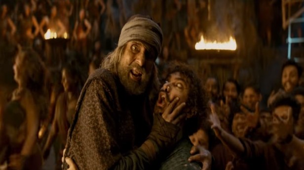Amitabh Bachchan and Aamir Khan dance on Vashmalle song in Thugs Of Hindostan