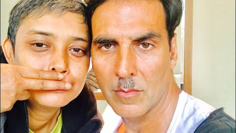 Reema Kagti and Akshay Kumar on sets of Gold