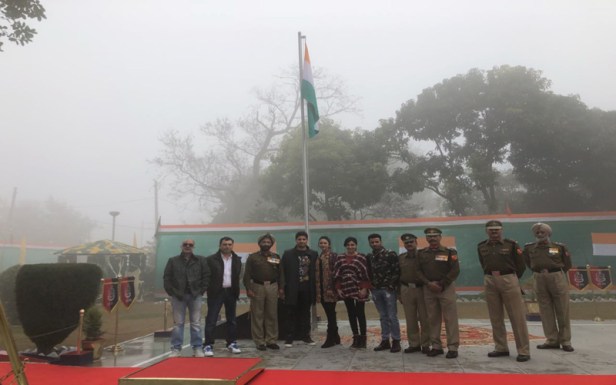 Manoj Bajpayee, Sidharth Malhotra, Rakulpreet, Pooja Chopra, Neeraj Pandey -Team Aiyaary at Wagha Border BSF Camp
