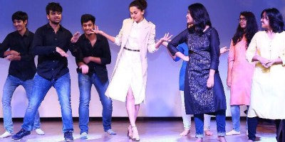 Taapsee Pannu visits school in Delhi