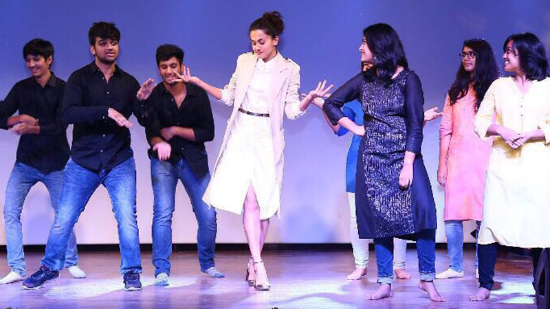 Taapsee Pannu visits school in Delhi