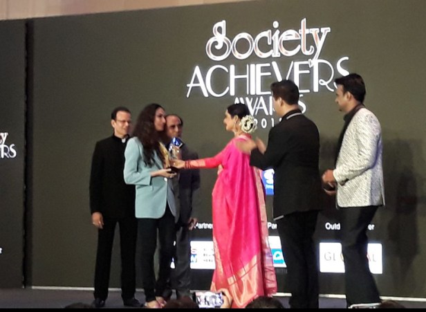 Prernaa Arora wins the Society Achievers Award for Outstanding Producer