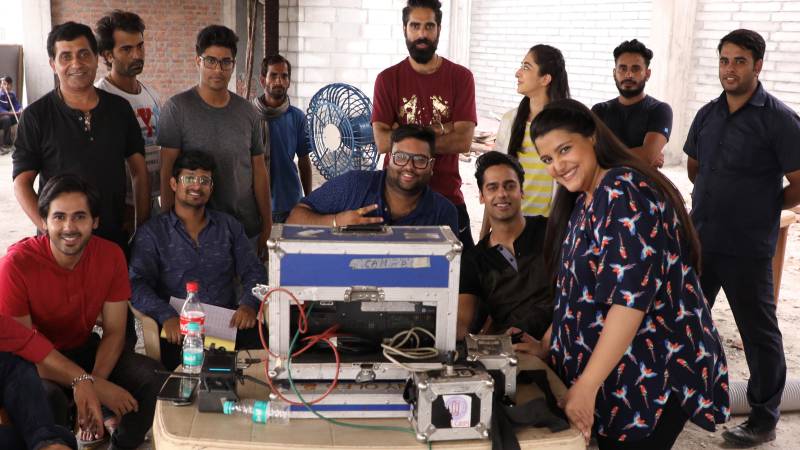 Saroj Ka Rishta Wrap up- Randeep Rai, Director Abhishek Saxena, Sanah Kapur, Gaurav Panday and team on sets