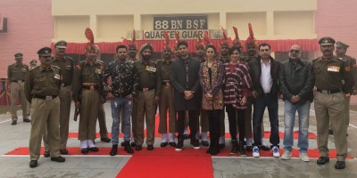 Manoj Bajpayee, Sidharth Malhotra, Rakulpreet, Pooja Chopra, Neeraj Pandey -Team Aiyaary at Wagha Border BSF Camp