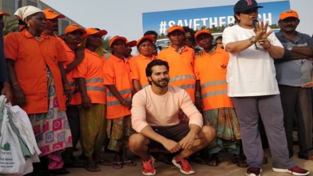 Varun Dhawan at Juhu beach clean-up drive on the occasion of World Environment Day