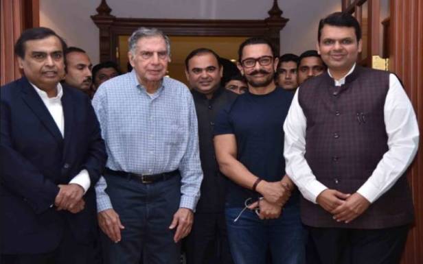 Mukesh Ambani, Ratan Tata, Aamir Khan and Maharashtra CM Devendra Fadanvis at Paani Foundation event