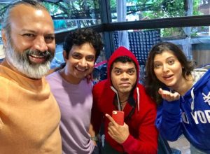 Bijay Anand with Umesh Kamat, Siddarth Jadhav and Tejaswini Pandit