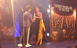 Katrina Kaif awarded Filmfare's Fashion Trailblazer of the Year by Shahid Kapoor