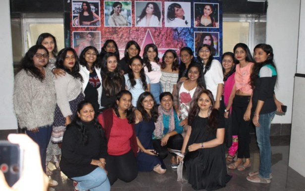 Sai Tamhankar with her fan club Saiholics member in Pune