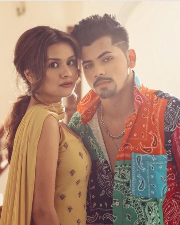 Siddharth Nigam with Avneet Kaur in music video Hone Laga Tumse Pyaar
