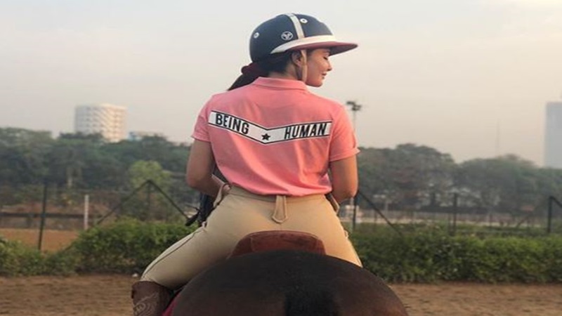 Jacqueline Fernandez Horse riding