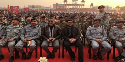 Fraud Saiyaan- Arshad Warsi and Prakash Jha with Army Jawans