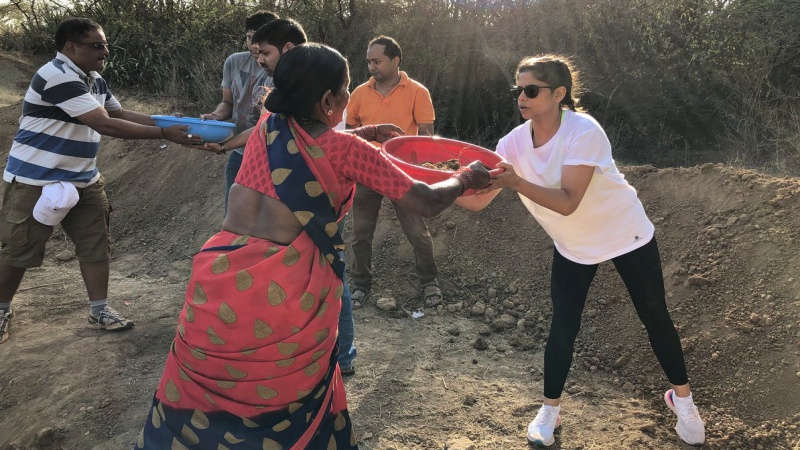 Sai Tamhankar visits Sukalwadi, a village near Pune for Shramdaan!
