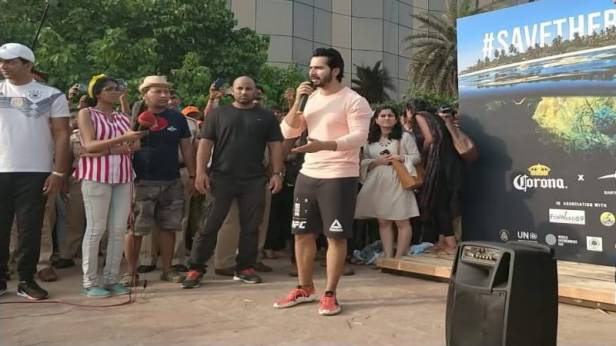 Varun Dhawan at Juhu beach clean-up drive on the occasion of World Environment Day