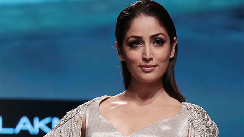 Yami Gautam in Lakme fashion week wearing Manish Malhotra's designer Saree