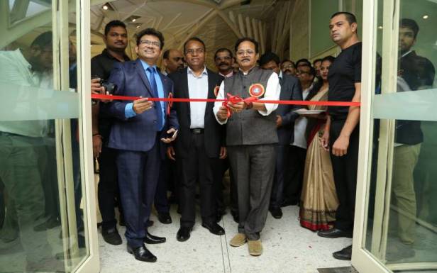 Managing Director of LIDCOM - Rajesh F Dhabre with Cabinet Minister Rajkumar Badole