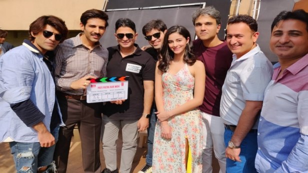 Juno Chopra, Kartik Aaryan, Bhushan Kumar, Abhya Chopra, Ananya Panday, Muddasar Aziz team Pati Patni Aur Woh