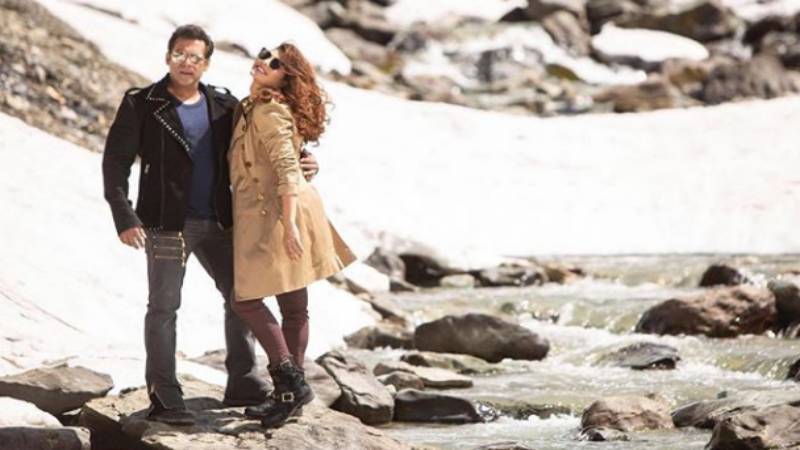 Salman Khan and Jacqueline Fernandez in Jammu Kashmir mountains shooting for Race 3